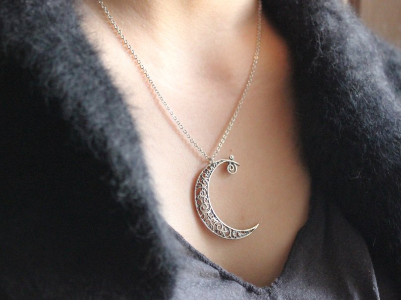 Antique filigree sliver crescent moon necklace, £12.50 from Etsy